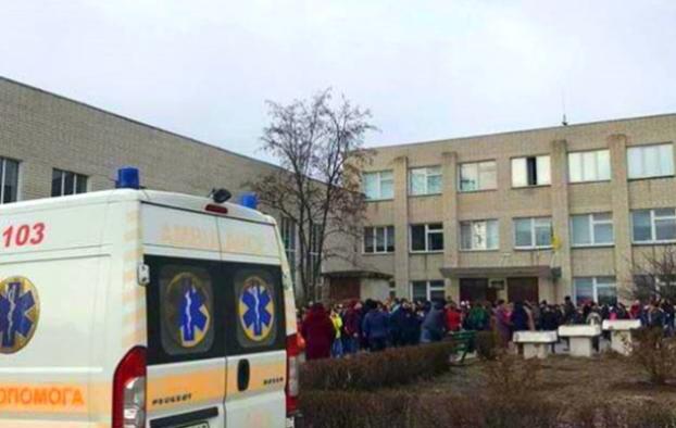 В школе на Хмельнитчине распылили газ, есть пострадавшие
