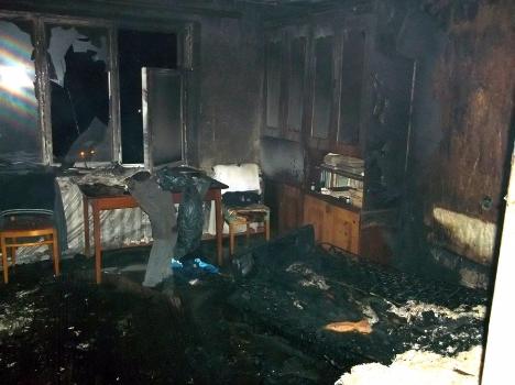 Пожарные спасли двух мужчин во время ликвидации огня на Донбассе