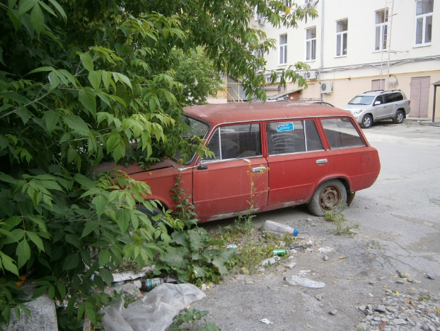 На улицах Киева насчитали почти 600 брошенных авто