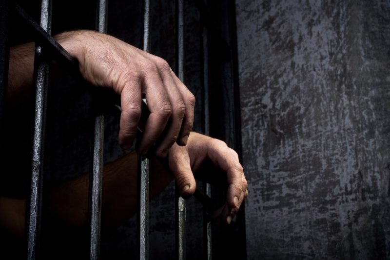 В Мирнограде 54-летнего ревнивца взяли под стражу и будут судить за покушение на убийство
