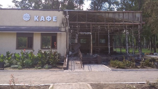 В Покровске сгорела летняя площадка одного из кафе