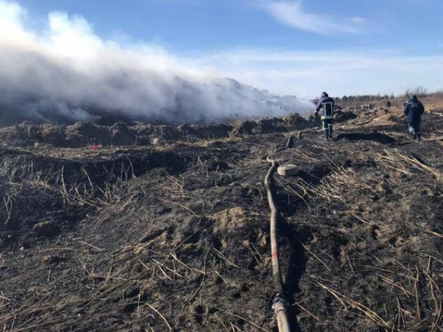 Во Львовской области горел почти гектар свалки