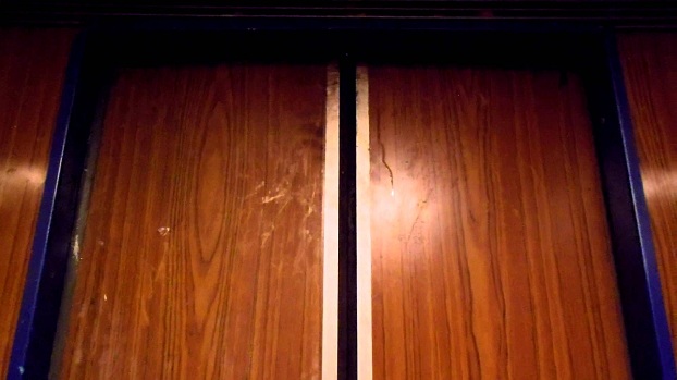 Сжало голову дверьми: в Сумах младенец погиб в лифте