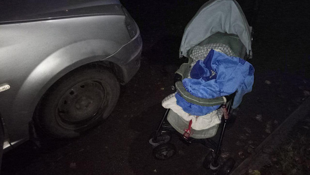 Мирноград: женщина с годовалым ребенком попала под машину