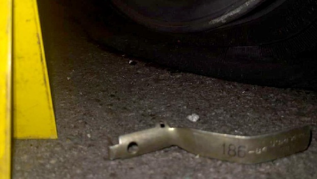 В Днепропетровской области неизвестный мужчина бросил гранату под машину 