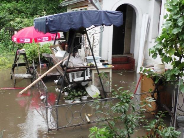 Дождевые воды затопили частные дома и подвалы многоэтажек в Чернигове