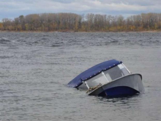 На Херсонщине пропало два рыбака, моторная лодка которых перевернулась