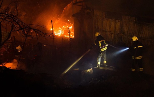 В Одессе пожар уничтожил 16 пляжных домиков
