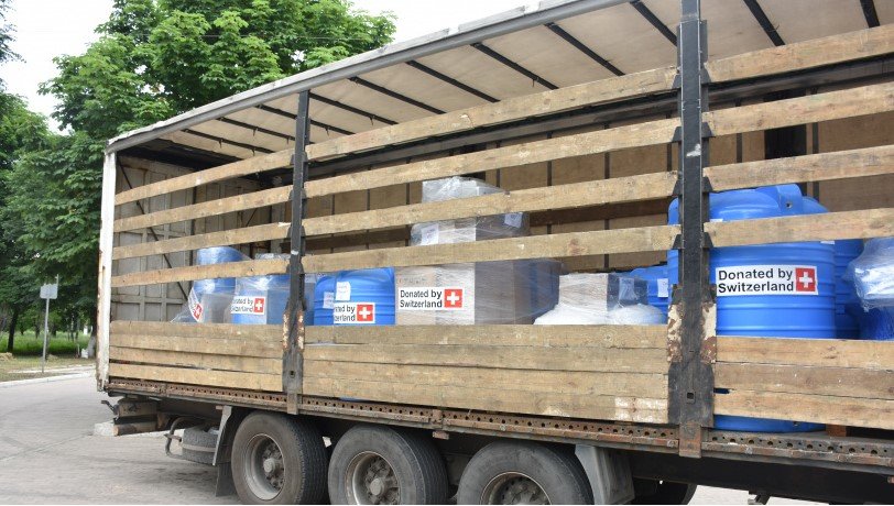 Правительство Швейцарии передало гуманитарную помощь на Донбасс 