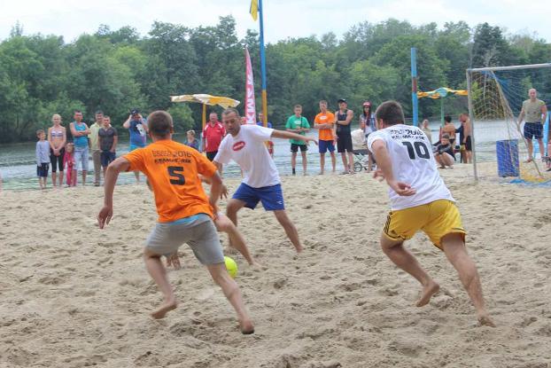 В Щурово проходит чемпионат по пляжному футболу 