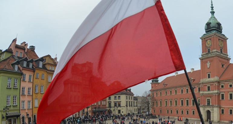 В Польше за коррупцию задержали экс-главу финрегулятора