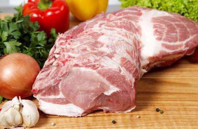 В Украине продолжают дорожать свинина и сало