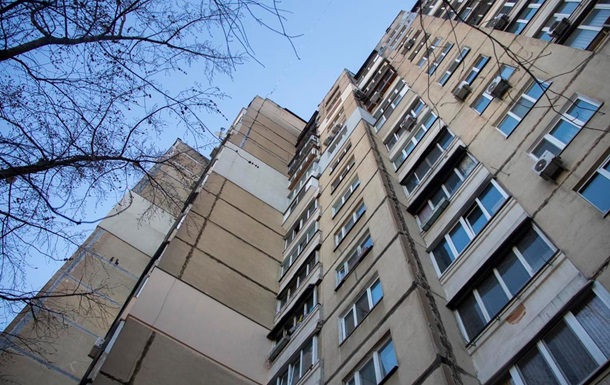 В Киеве онкобольной мужчина выбросился из окна 12 этажа 
