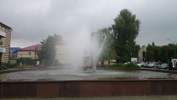 В Мирнограде завершили реконструкцию городского фонтана
