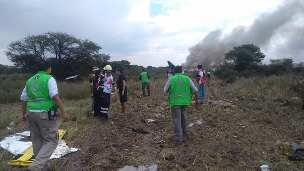 В Мексике упал пассажирский самолет, на борту находился 101 человек