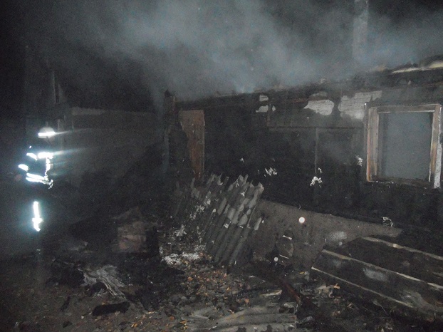 В Лиманском районе в рыбацком вагончике сгорел мужчина