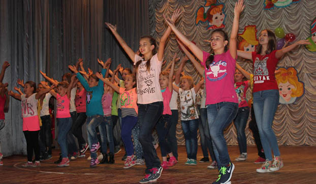 Юных жителей Доброполья торжественно приняли в кружки Дворца культуры