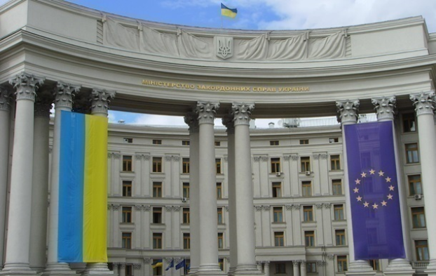 Иностранцам упростили получение украинской визы