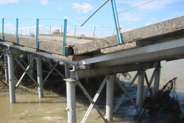 В Ивано-Франковской области обрушился мост 