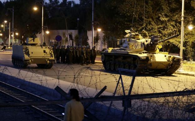 Попытка военного переворота в Турции: куда обращаться отдыхающим украинцам