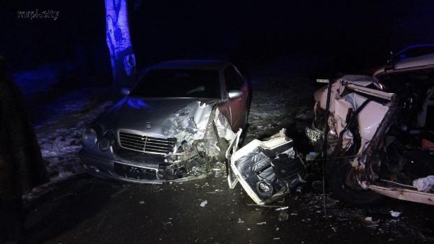 В Мариуполе лоб в лоб столкнулись авто: пострадавшие в больнице 