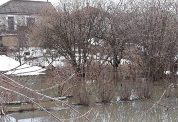 В Мариуполе 15 частных домов затопила канализация
