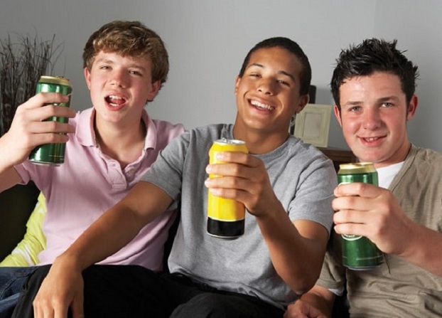 В Украине каждый пятый подросток употребляет алкоголь у себя дома