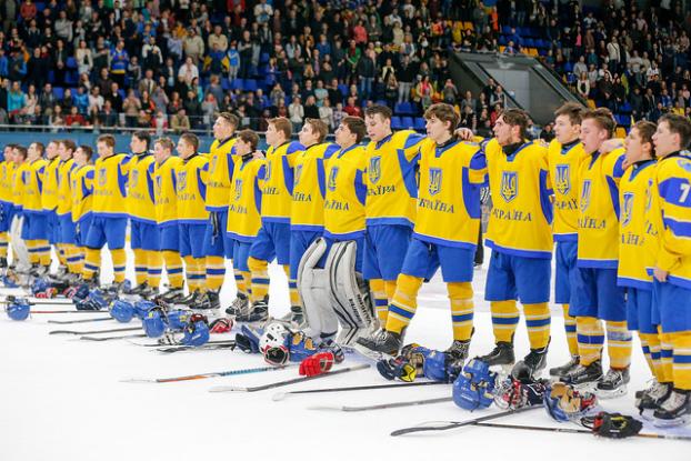 На чемпионате мира по хоккею украинцы стартовали с поражения и победы