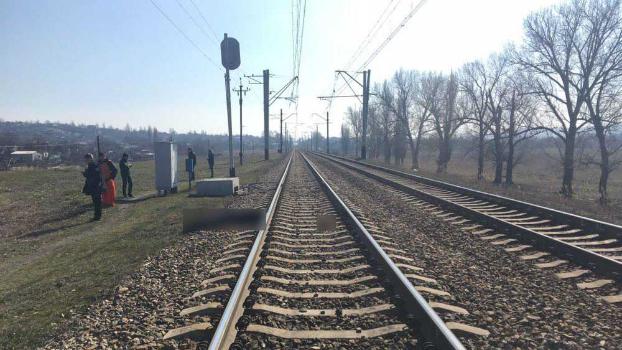 В Славянске подросток бросился под поезд 