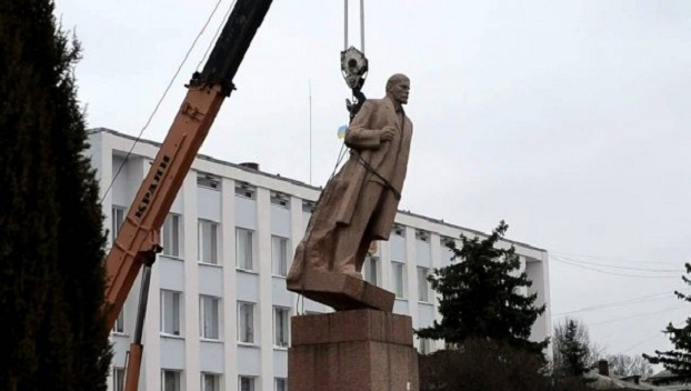 В Украине по закону о декоммунизации демонтировали 2,5 тысячи памятников
