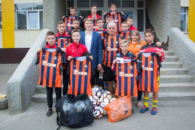 Детская футбольная команда ДЮФК «Шахтер» из Доброполья 2005 и 2006