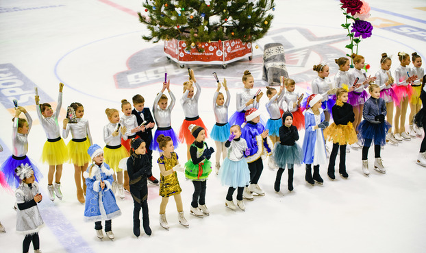 Как проходит День Николая в Донецкой области: праздник на льду и 60 000 подарков