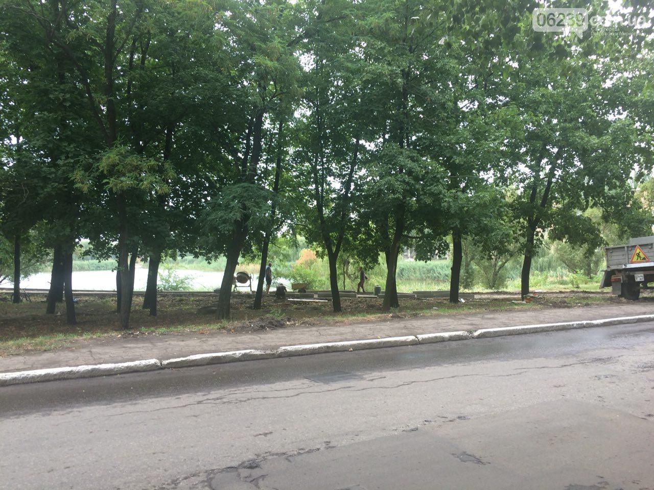 В Мирнограде завершается ремонт самого большого тротуара