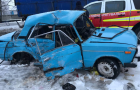 На «встречке» врезались в грузовик — два человека госпитализированы после ДТП на Луганщине