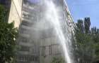 Фонтан высотой в 5 этажей: в Мариуполе прорвало трубу водовода