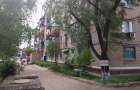 В Славянске грузовики разбивают двор многоквартирного дома
