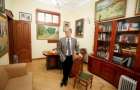 «Комната памяти себя»: Ющенко высмеяли за массу портретов