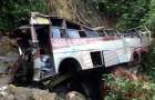 В Гималаях автобус с пассажирами сорвался в пропасть 