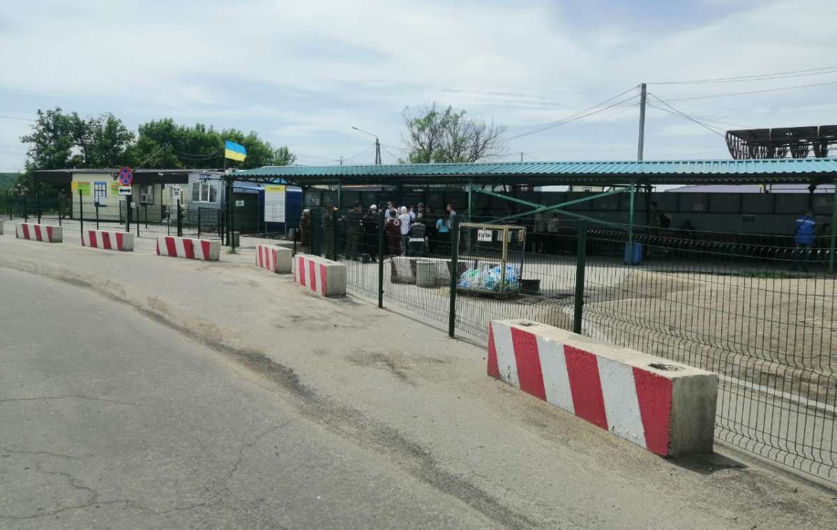 Через КПВВ «Станица Луганская» продолжается пропуск людей