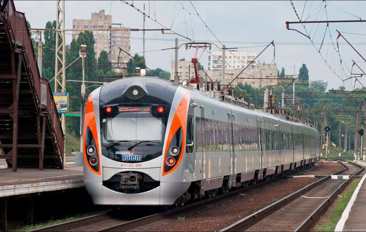 Изменился график движения всех поездов в Украине
