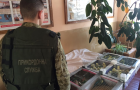 Украинец пытался перенести в Беларусь 150 попугаев