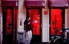 Власти Амстердама хотят переселить проституток из «квартала красных фонарей»