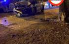 В Мариуполе авто влетело в дерево: пострадал водитель