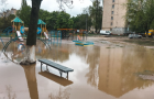 В Киеве детскую площадку залило кипятком