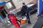 В Краматорске в закрытой квартире у старушки случился инсульт