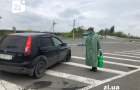 Как дезинфицируют транспорт на блокпосту в Донецкой области