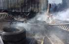 Горели шины и пенопласт: В Мариуполе возле складов тушили пожар