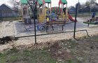 В Константиновке очередной случай вандализма: На этот раз на детской площадке
