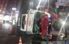 В Харькове «Nissan» не пропустил «скорую» и протаранил медиков, трое пострадавших
