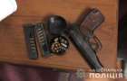 Полицейские изъяли у мариупольца пистолет Макарова и наркотики